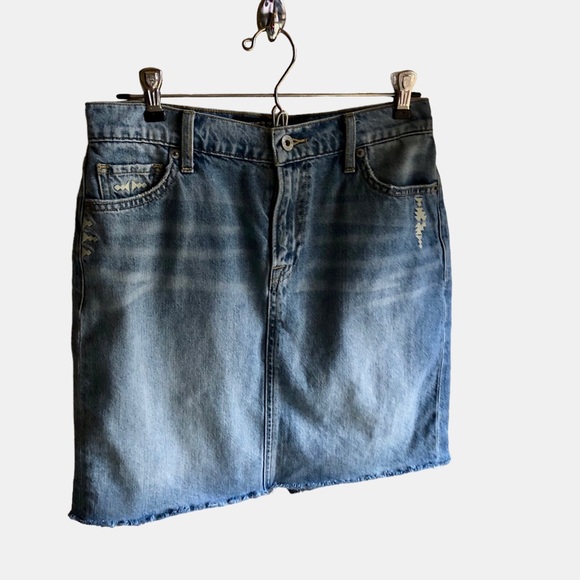 Lucky Brand High-Rise Cut-Off Jean Mini Skirt. Embroidered Detailing. Size 4 - Picture 14 of 14